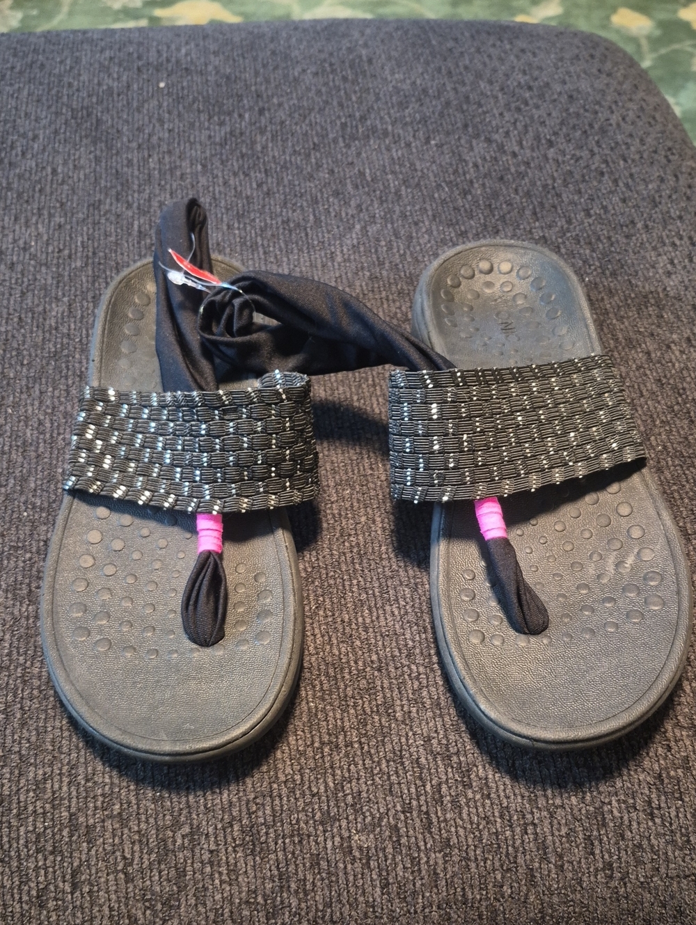 Vionic Black Women's Toe-Post Sandals with Beaded Strap and Pink Accent